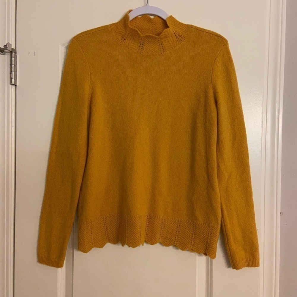 𝅺LIZ claiborbne Women’s Mustard Yellow sweater Size Small